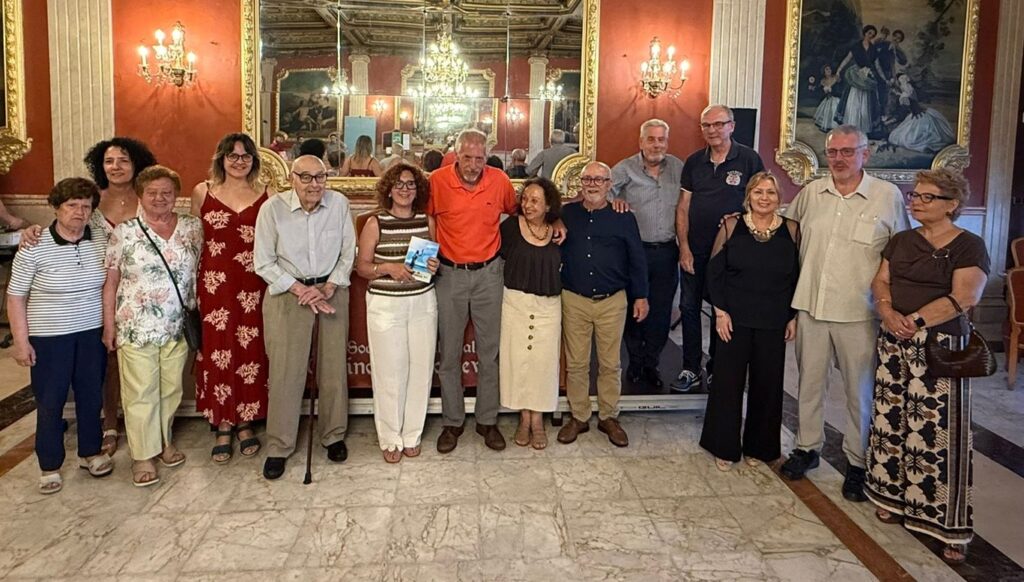 Felipe Serrano presenta en Torrevieja su poemario Rutas del corazón